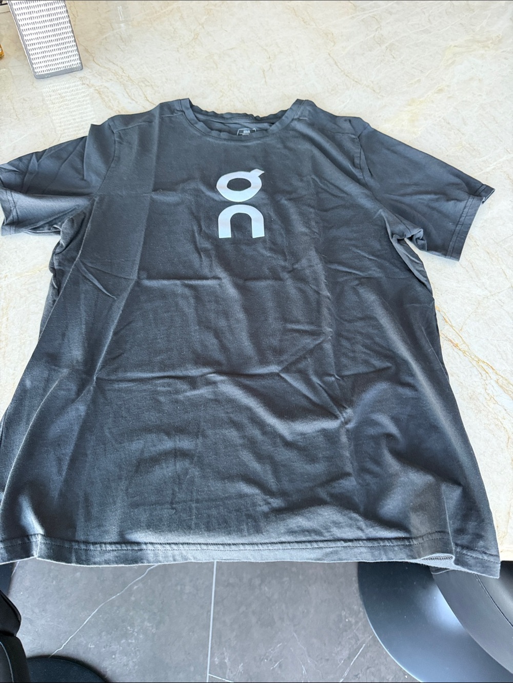 On Running Men's Black Short-Sleeve Logo Tee
